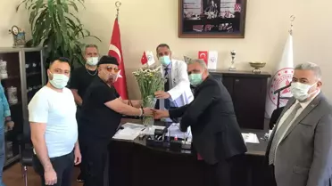 İzmirli sanatçılardan sağlık çalışanlarına moral ziyareti