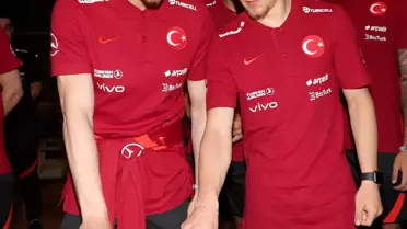 Milli futbolcular Dorukhan Toköz ve Rıdvan Yılmaz'ın doğum günü kutlandı