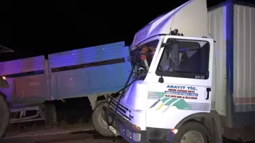 Kamyon traktöre arkadan çarptı, 2 kişi yaralandı
