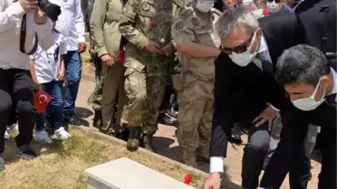PKK'lı teröristlerce şehit edilen sivil ve silahsız 33 asker anıldı