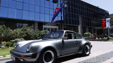 'Doğu-Batı Dostluk ve Barış Rallisi'ne katılan sürücüler, Ankara'dan uğurlandı --