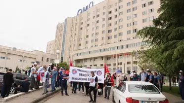 OMÜ'de sağlık işçileri bordrolarıyla eylem yaptı