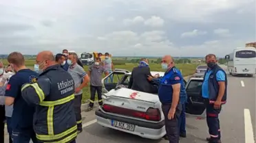 Tekirdağ'da servis midibüsü ile otomobil çarpıştı; aynı aileden 6 yaralı