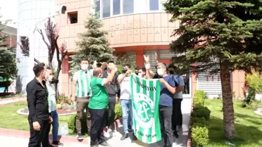 Kırşehir Belediyespor taraftarları, TFF önünde eylem yaptı