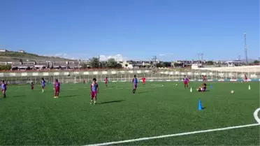 TRABZONSPOR'DAN VAN'DAKİ MİNİK SPORCULARA MALZEME DESTEĞİ