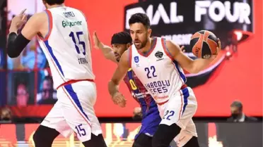 Bakan Kasapoğlu, THY Avrupa Ligi şampiyonu Anadolu Efes'i tebrik etti