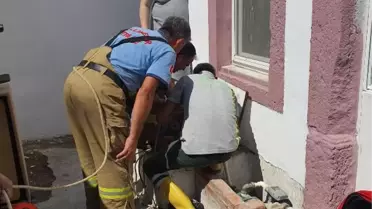 Bahçesini temizlerken kuyuya düştü, itfaiye kurtardı