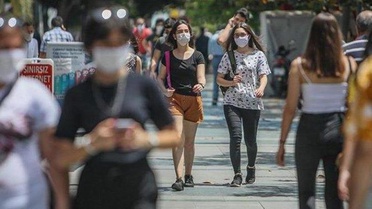Hafta içi 22.00­-05.00 saatleri arasında getirilen sokağa çıkma kısıtlaması sosyal medyada büyük ses getirdi