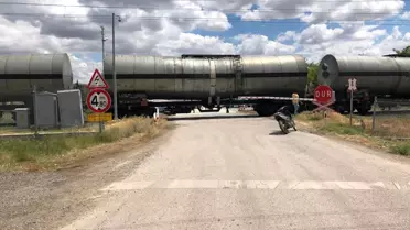 Başkent'te yük treni traktöre çarptı; 1 yaralı