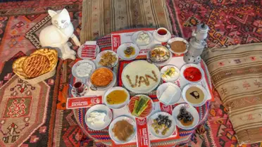 Sosyal medya hesapları 'Dünya Kahvaltı Günü'nde Van kahvaltısı fotoğraflarıyla renklenecek