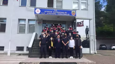 Ayvacık Ziraat Odasından Kovid-19 salgınında fedakarca çalışan sağlık ve güvenlik görevlilerine çiçek