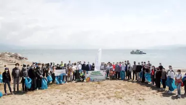 Bursa'da çevre mühendisliğii öğrencileri Mudanya sahilinde kıyı temizliği yaptı