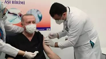 Cumhurbaşkanı Erdoğan'ın sözleri sonrası kafalar karıştı! Uzman isimden 'Üçüncü doza ihtiyaç var mı?' sorusuna yanıt