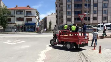 Triportörle elektrikli bisiklet çarpıştı: 2 yaralı