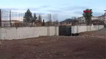 Bakan Kasapoğlu, Çankırı'da yapımı devam eden havuzu inceledi