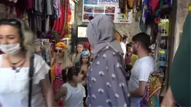 Mardin'e özgü şal bağlaması turistlerin ilgi odağı oldu