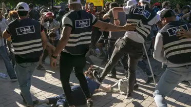 Son dakika... Gözaltındayken ölen genç için protesto gösterisi yapanlarla polis arasında arbede yaşandı