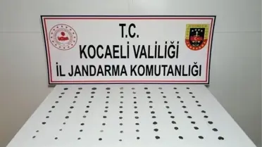 Jandarmanın durdurduğu araçtan tarihi 100 adet sikke ele geçirildi
