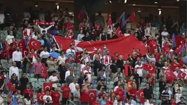 Taraftar kahroldu! Milli Takım'ı desteklemek için Azerbaycan'da tribünleri doldurmuşlardı