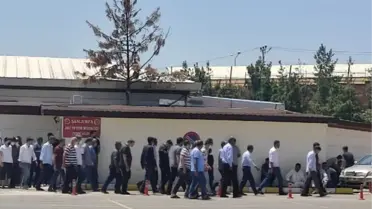 Akrabalar arasında arazi sulaması yüzünden çıkan silahlı kavgada 4 kişi hayatını kaybederken, 4 kişi yaralandı