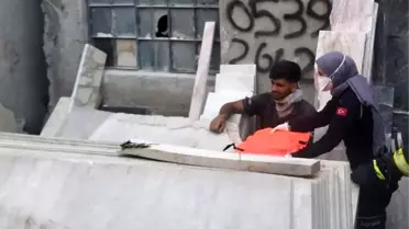 Son dakika haberi... Mermer blokların altında sıkışan işçiyi itfaiye kurtardı