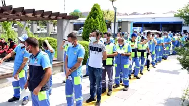 Bahçelievler'de seyyar aşı uygulaması ile sahada çalışan belediye personelleri aşı oldu