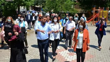 Protokol eşleri Sındırgı'yı ziyaret etti