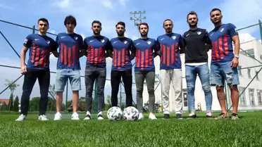 Düzcespor'da 8 futbolcu sözleşme imzaladı