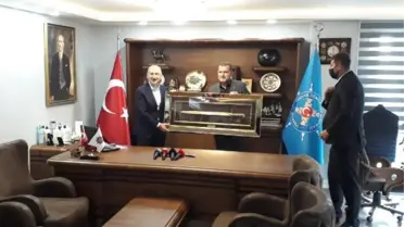 BAKAN KARAİSMAİLOĞLU TÜRKİYE DENİZCİLER SENDİKASI'NI ZİYARET ETTİ