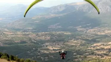 Bin 300 rakımlı Hasan Dağı yamaç paraşütü tutkunlarının mekanı oldu