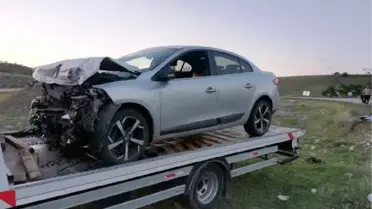 Çubuk'ta iki otomobil kafa kafaya çarpıştı: 5 yaralı