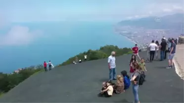 Mavi ile yeşilin buluştuğu şehir, yamaç paraşütçülerini ağırlıyor
