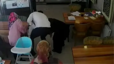 Boğazına ekmek takılan çocuğu 'Heimlich' manevrasıyla kurtardı