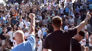UEFA'nın kararıyla İstanbul yerine Porto'ya giden İngiliz taraftarlar delta varyantını tüm ülkeye yaydı