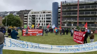 DÜSSELDORF - Almanya'da toplanma ve gösteri hakkını kısıtlayacağı ileri sürülen yasa tasarısı protesto edildi