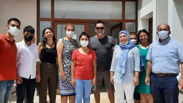 Beyazıt Öztürk'ten Çeşme'de sağlık çalışanlarına moral ziyareti