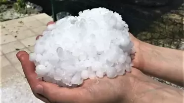 Ceviz büyüklüğünde dolu yağdı, mahsuller zarar gördü