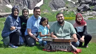 3 bin 400 rakımlı Sat Buzul Göllerinde santur ve erbane ziyafeti