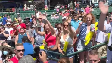 New York'ta bir kişi 10 dakikada 76 sosisli sandviç yiyerek dünya rekoru kırdı