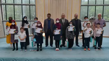 Almanya'da DİTİB'in düzenlediği bilgi yarışmasında dereceye giren öğrencilere ödülleri verildi