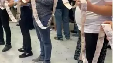 Cebinden 5 liradan fazla çıkmayan arkadaşlarına düğününde bin tane 5 lira taktılar