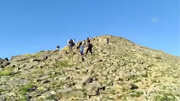 Güneşin doğuşunu Mereto Dağı'ndan izlediler