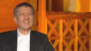 Öğrenciden Bakan Selçuk'u sıkıştıran soru! 'Yardımcılarım anlatmamı istemiyor ama' dedikten sonra öğrencilik dönemini anlattı