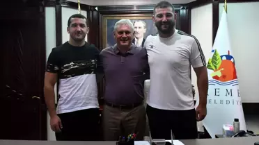Tarihi Kırkpınar Yağlı Güreşleri öncesi güreşçilerden ziyaret