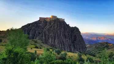 660 yıllık kalenin surlarından enfes günbatımı manzaraları