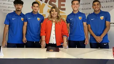 Kayserispor, altyapıdan 4 oyuncuyla profesyonel sözleşme imzaladı