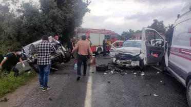 İki otomobilin çarpıştığı korkunç kazada ölü sayısı 5'e yükseldi! Yakınları gözyaşlarına hakim olamadı