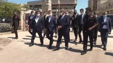 Son dakika haberleri... Cumhurbaşkanı Yardımcısı Oktay, KKTC'nin Yenierenköy bölgesinde halkla buluştu