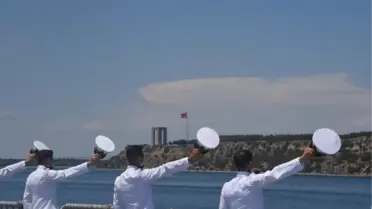 Son dakika haberleri... Deniz Harp Okulu öğrencileri Çanakkale Şehitlerini selamladı