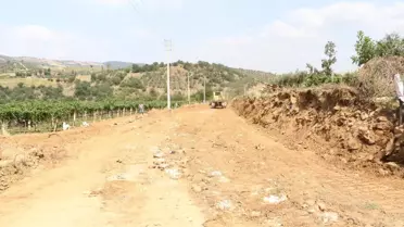Alaşehir'de yol genişletme çalışmaları yapılıyor